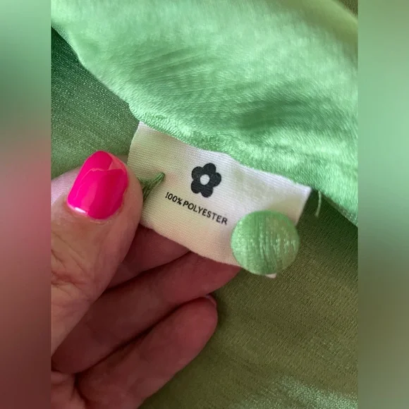 Elegant Shimmering Green Women's Blouse - Picture 8 of 10